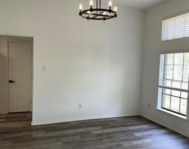 228 S Pearson Lane - Photo Thumbnail 2