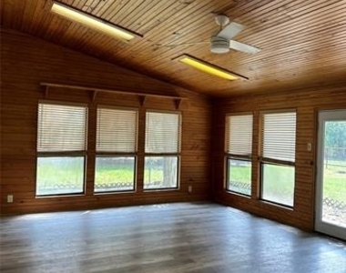 228 S Pearson Lane - Photo Thumbnail 8