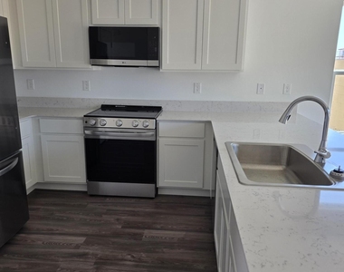 275 W Sonoran Vista Circle - Photo Thumbnail 3