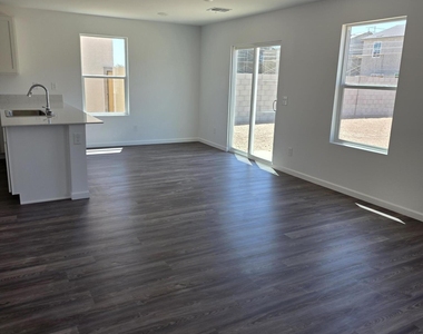 275 W Sonoran Vista Circle - Photo Thumbnail 8