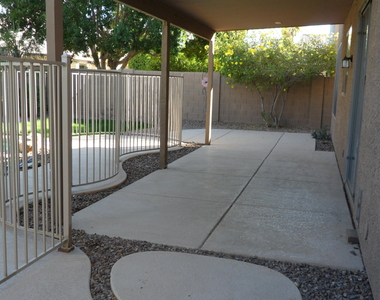 9008 W Quail Avenue - Photo Thumbnail 24