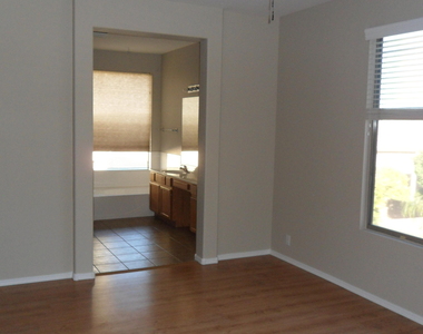 9008 W Quail Avenue - Photo Thumbnail 16