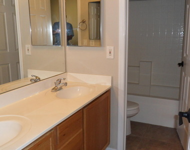 9008 W Quail Avenue - Photo Thumbnail 20