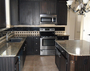 9008 W Quail Avenue - Photo Thumbnail 5