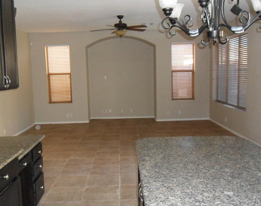 9008 W Quail Avenue - Photo Thumbnail 4
