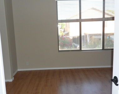 9008 W Quail Avenue - Photo Thumbnail 15