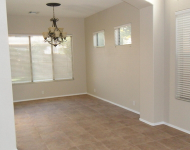 9008 W Quail Avenue - Photo Thumbnail 1