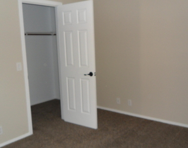 9008 W Quail Avenue - Photo Thumbnail 19