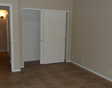 9008 W Quail Avenue - Photo Thumbnail 9