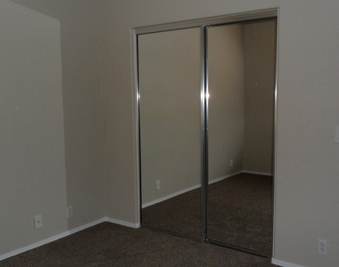 9008 W Quail Avenue - Photo Thumbnail 18