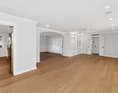 4621 N 43rd Street - Photo Thumbnail 3
