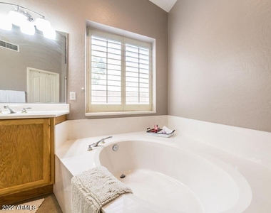 13352 W Alvarado Drive - Photo Thumbnail 12