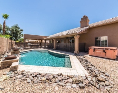 13352 W Alvarado Drive - Photo Thumbnail 22