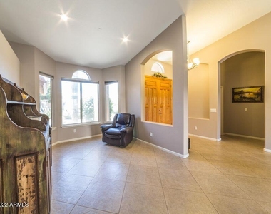 13352 W Alvarado Drive - Photo Thumbnail 5