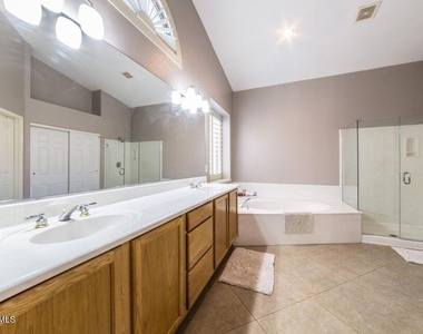 13352 W Alvarado Drive - Photo Thumbnail 11