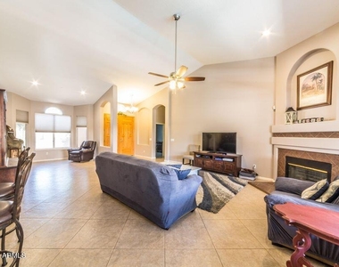 13352 W Alvarado Drive - Photo Thumbnail 9