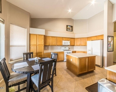 13352 W Alvarado Drive - Photo Thumbnail 7