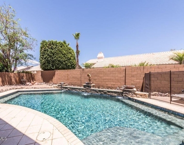 13352 W Alvarado Drive - Photo Thumbnail 3