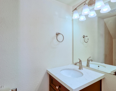 4809 E Euclid Avenue - Photo Thumbnail 9