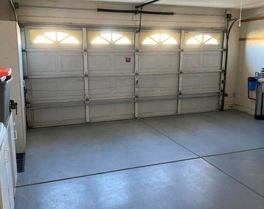 8972 W Lisbon Lane - Photo Thumbnail 29