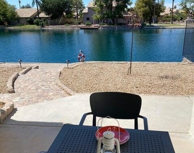 8972 W Lisbon Lane - Photo Thumbnail 7