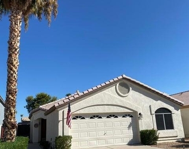 8972 W Lisbon Lane - Photo Thumbnail 4