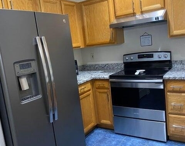 8972 W Lisbon Lane - Photo Thumbnail 14