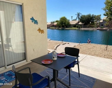 8972 W Lisbon Lane - Photo Thumbnail 6