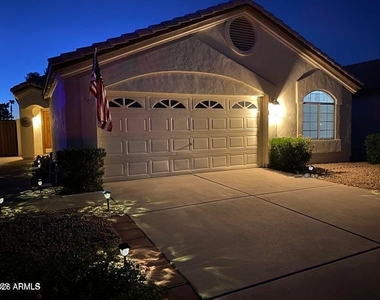 8972 W Lisbon Lane - Photo Thumbnail 3