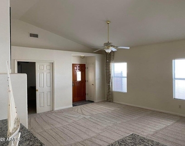 8972 W Lisbon Lane - Photo Thumbnail 17