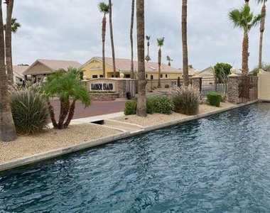 8972 W Lisbon Lane - Photo Thumbnail 11