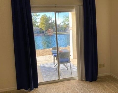 8972 W Lisbon Lane - Photo Thumbnail 20