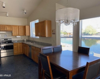 8972 W Lisbon Lane - Photo Thumbnail 13