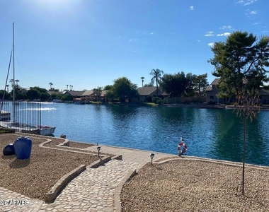 8972 W Lisbon Lane - Photo Thumbnail 9