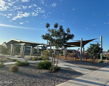 2340 W Sunland Avenue - Photo Thumbnail 20