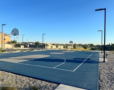 2340 W Sunland Avenue - Photo Thumbnail 22