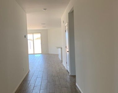 2340 W Sunland Avenue - Photo Thumbnail 3