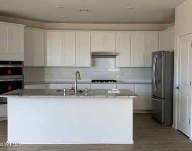 2340 W Sunland Avenue - Photo Thumbnail 5