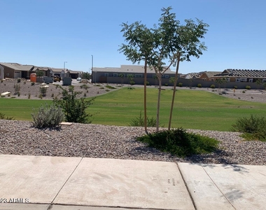 2340 W Sunland Avenue - Photo Thumbnail 18