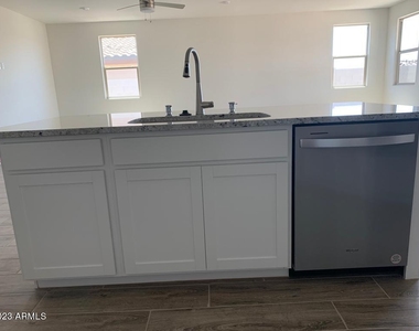 2340 W Sunland Avenue - Photo Thumbnail 8