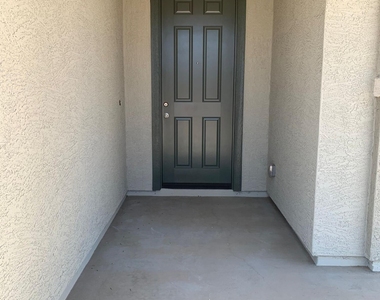 2340 W Sunland Avenue - Photo Thumbnail 1