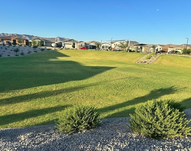 2340 W Sunland Avenue - Photo Thumbnail 19