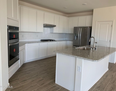 2340 W Sunland Avenue - Photo Thumbnail 6