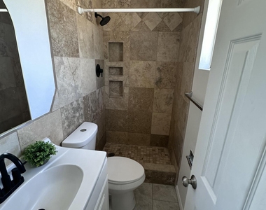 1050 W Romo Jones Street - Photo Thumbnail 7