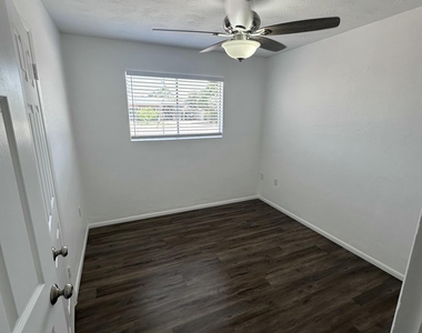 1050 W Romo Jones Street - Photo Thumbnail 15