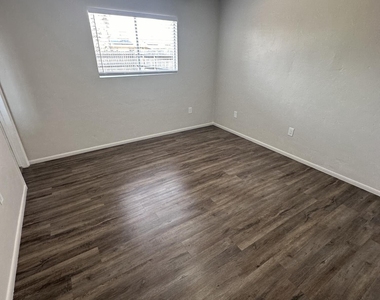 1050 W Romo Jones Street - Photo Thumbnail 17