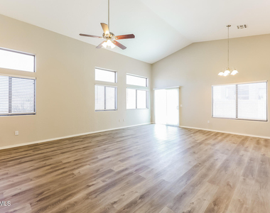 14535 N 87th Drive - Photo Thumbnail 4