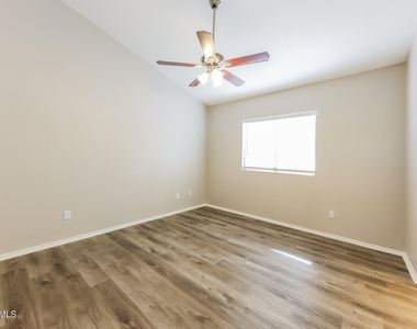 14535 N 87th Drive - Photo Thumbnail 8