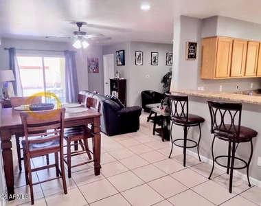 2919 W Palm Lane - Photo Thumbnail 5