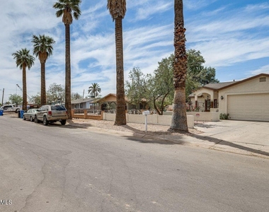 2919 W Palm Lane - Photo Thumbnail 17